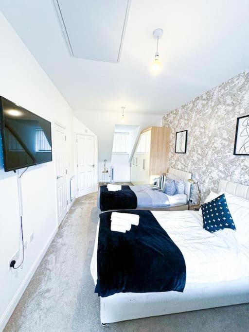 Contractors, Families, Tourists & Groups Welcome Sleeps Upto 9, Garden, Pet Allowed, Parking Included! Μπέρμιγχαμ Εξωτερικό φωτογραφία
